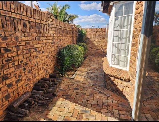 3 BEDROOM HOUSE FOR SALE IN VANDERBIJLPARK SE 3